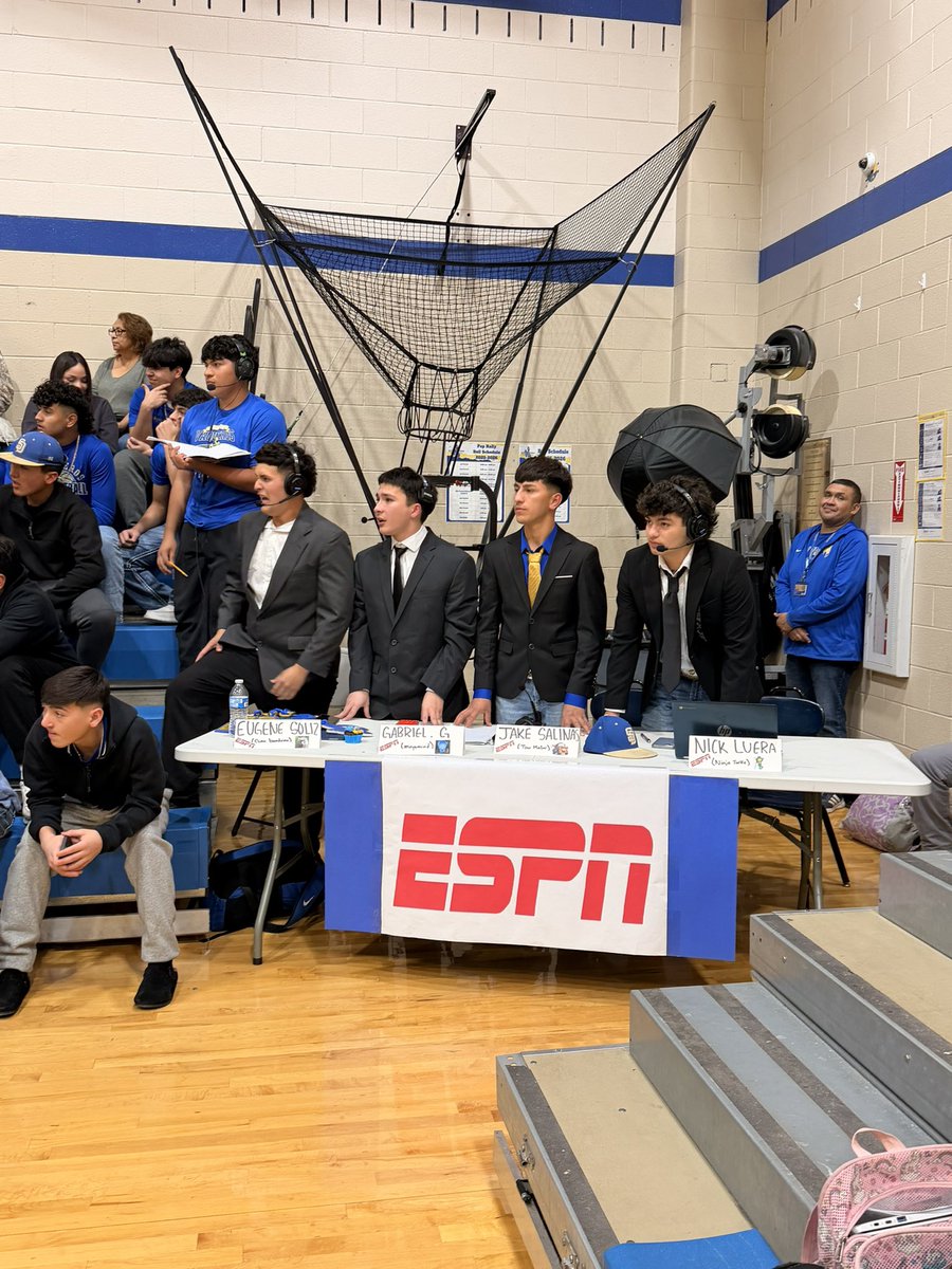 SDLVbball's tweet photo. Talk about A PACKED HOUSE!!! There’s NO better fan base than VAQUERO NATION!! 💙💛🏀 Huge shoutout to the fans for doing a BLUE OUT and for our AWESOME ESPN table!! Getting 2 W’s in front of the HOME CROWD! 🙌🏼
JV: 24-19
Varsity: 54-39 https://t.co/774A2Ng1Op