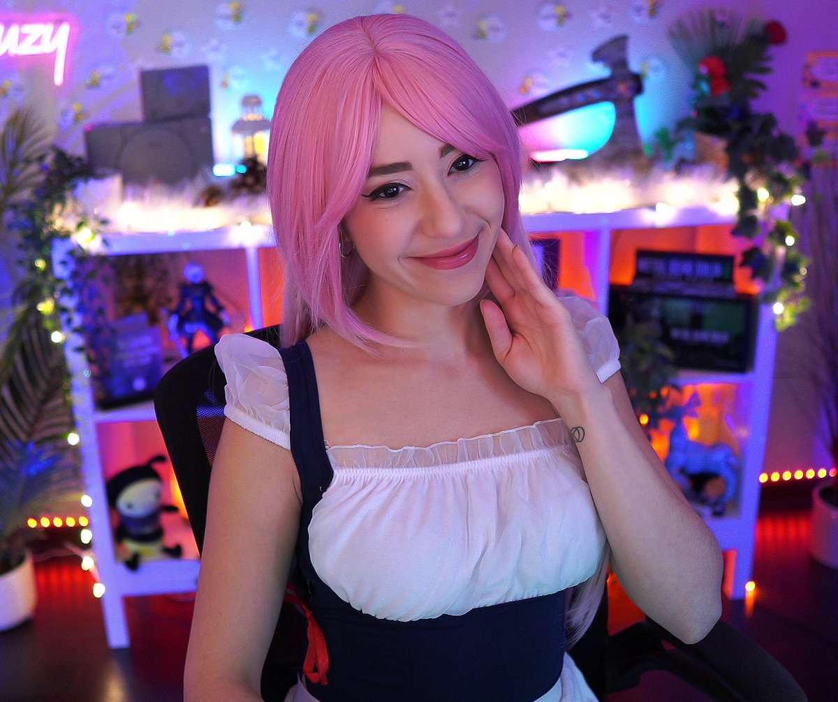 Cosplaying my character from CODE VEIN II🩷 LIVE with DAY 2 of this game! #CodeVeinII 

twitch.tv/fuzhpuzy youtube.com/@fuzhpuzy