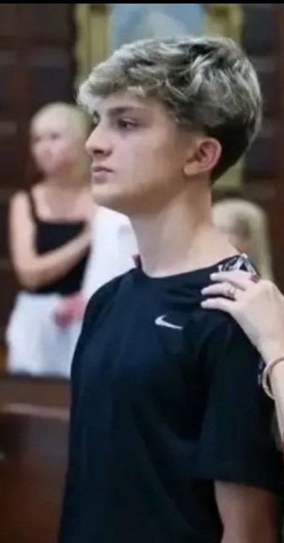 Esses garotos tem de responder por seus atos.

São fodões ávidos a praticar barbaridades a um cachorrinho indefeso, mas bebês para responder por seus atos?

Podem votar, mas não ser incriminado por seus crimes?

As leis brasileiras são fomentadoras de delinquentes.

Dois deles