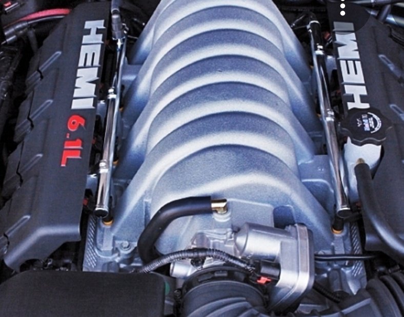 新旧マグナム(クライスラー製V8ハイパフォーマンスモデル) 