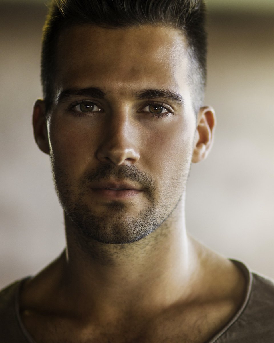 ChrisFabregas's tweet photo. Portraits are little time capsules. Here are a few favorites I shot! — all different moods, all real moments.
Which frame is your favorite? Drop tour fav in the comments! 👇 Check out the full thread! https://t.co/Nzp8SB4NDW