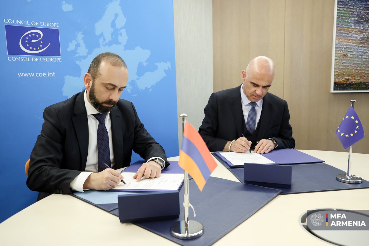 AraratMirzoyan's tweet image. Discussed with @alain_berset new dimensions for cooperation, with strong commitment to @coe principles. 

✍️Glad to sign Framework Convention on AI, human rights, democracy &amp;amp; rule of law.

Touched upon dynamics in South Caucasus, including further institutionalization of #peace.