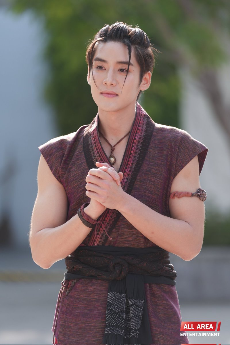 "ออกัส-เล้ง" ในงานบวงสรวงซีรีส์บุพเพสันนิวาส
 #บุพเพสันนิวาส 
#augustvachiravit 
#LengThanaphon
 #AugustLeng