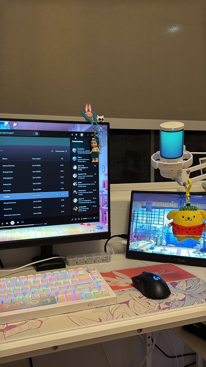hoonflixs's tweet photo. new room meaning new set up and mouse pad 😓 https://t.co/tZr6i4HC5W