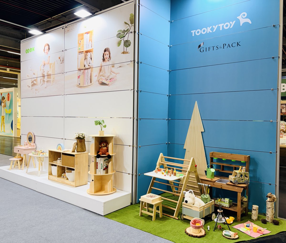 OOOKOfficial's tweet photo. Booth packed at Spielwarenmesse Nürnberg 2026!
📍 Find us at Hall 3, Booth C-11
DM for partnership &amp; wholesale inquiries.#Spielwarenmesse #Nürnberg #WoodenToys #SME #ToySupplier
#tookytoy #oookofficial #oook #woodenfurniture #kidsroomdecor #kidsshelf #organizedkids #playroomfun https://t.co/mb7J4TOiOW