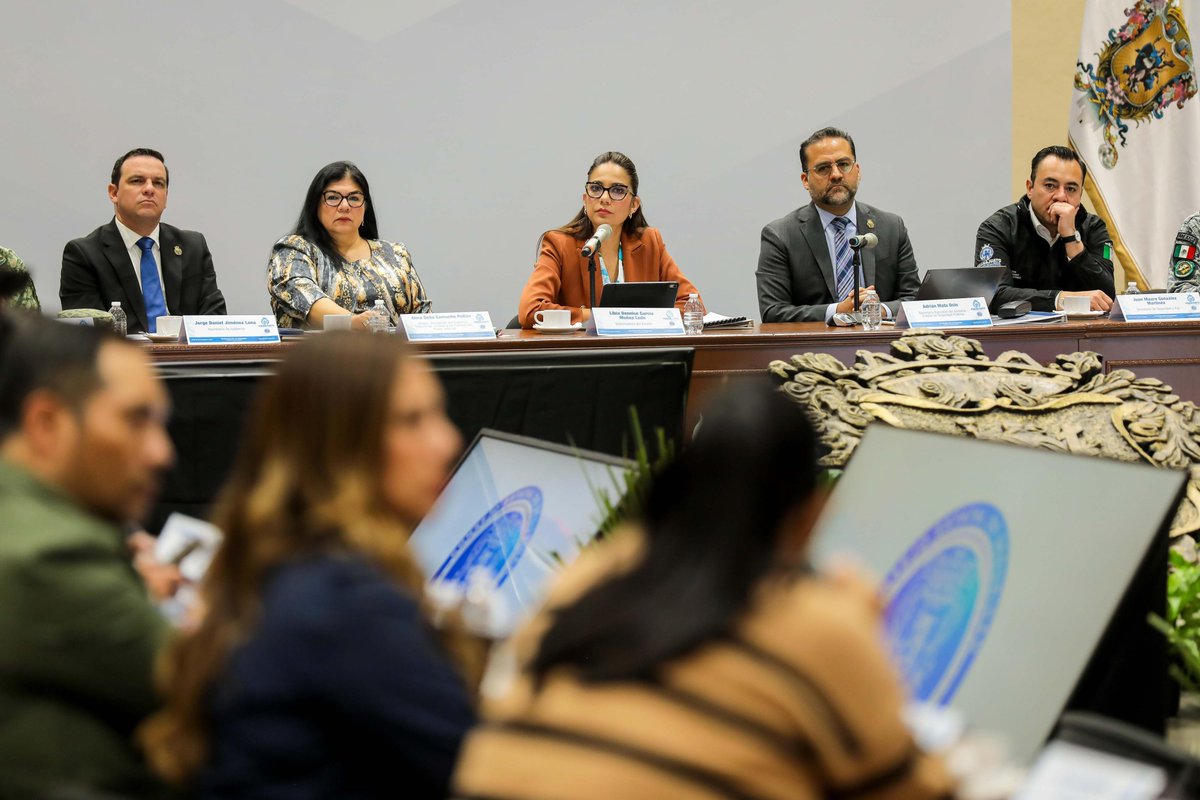 No vamos a dar ni un paso atrás. Estamos aquí para dar resultados y seguir trabajando en equipo, gobierno federal, estatal y municipal. 👮🏽

Participamos en la Sexta Sesión del Consejo Estatal de Seguridad Pública con una convicción clara: la seguridad se construye con confianza y