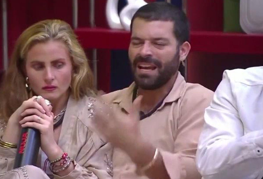 Este par son la Misma CACA por eso estan juntos YA PENDJIERON A TODO MUNDO los perfectos Quedaron Exibidos por eso se molestan!! DE TRAMPOSOS Y MITOMANOS para eso los dejo produccion!! para hacer circo
#ApostariasPorMi