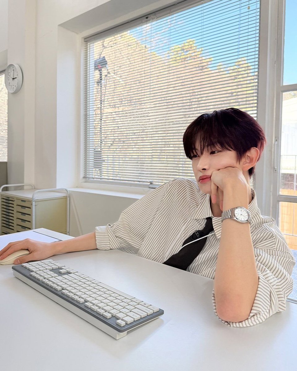 nottenottzz's tweet photo. 폐급이사님이랑               비서님으로 건깡

아빠아
그냥 컨우한테 
이사 넘기면 안 돼?
나 힘드러…
(회장님 뒤로 넘어감)                   
                                                       하하하…;; 
                                                    회장님 그게 아니고.. https://t.co/zQ66FQeQgj
