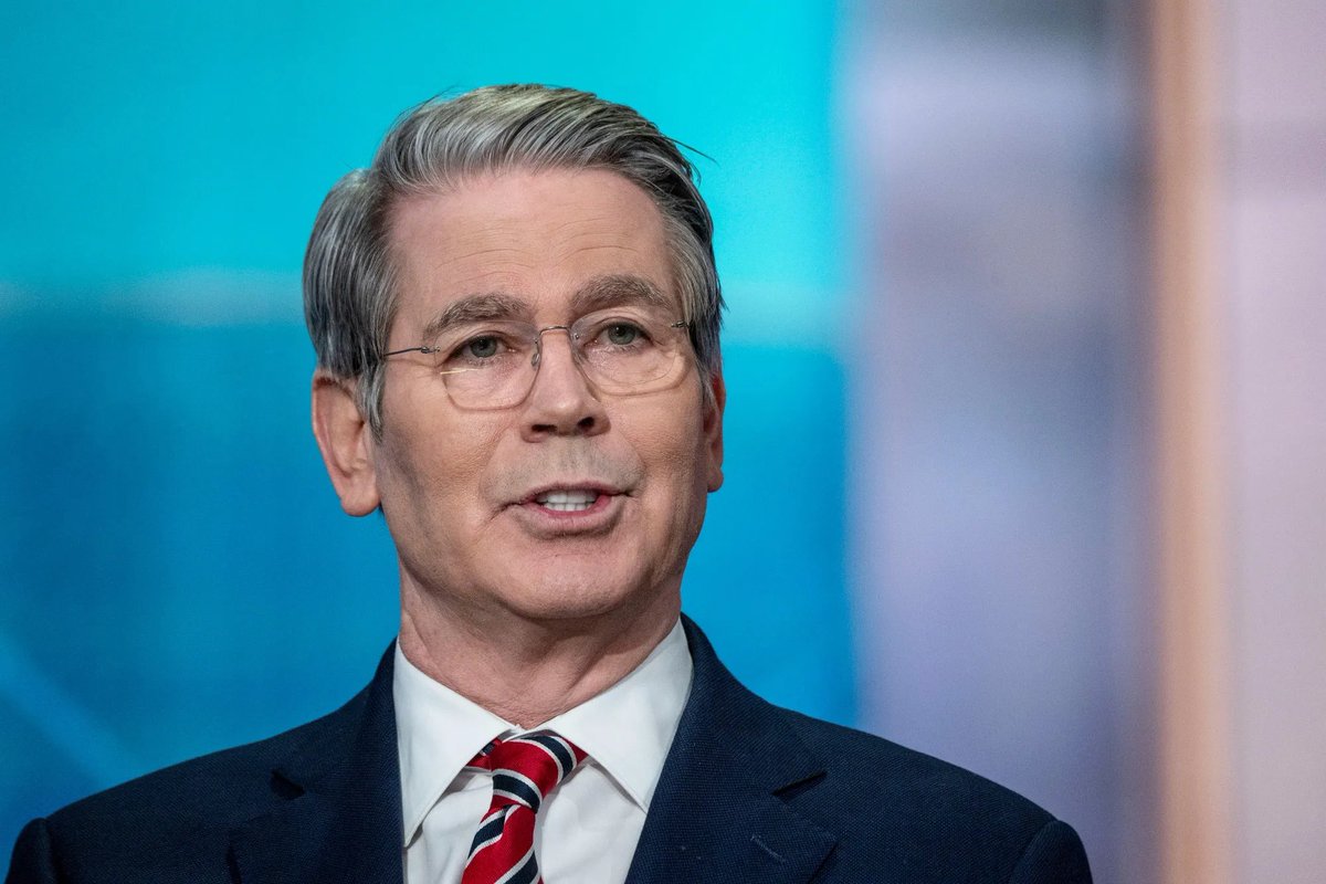 Bogachan_1971's tweet image. #ScottBessent 

Sometimes stupidity has a face... Bessent is the worst Treasury Secretary in US History.... by far... #GOLD doubled during his tenure in 11 months...not even a year. 

This means value of USD got halved like an Emerging Markets currency under his management. 

We