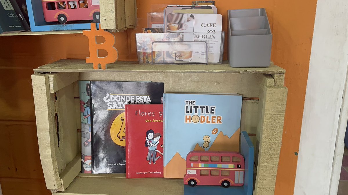 SaturdayBlock's tweet image. 엘살바도르 산속에 위치한
Bitcoin Berlin에 다녀왔습니다 ⛰️🇸🇻⚡️
@BitcoinBerlinSV 

이곳은 비트코인을 이론이 아니라,
실제 생활 속에서 먼저 경험할 수 있는
비트코인 스탠다드 동네입니다.

비트코인 순환경제 프로젝트를
성공적으로 일궈낸 덕에,
구멍가게에서도 자연스럽게 콘월렛으로 라이트닝