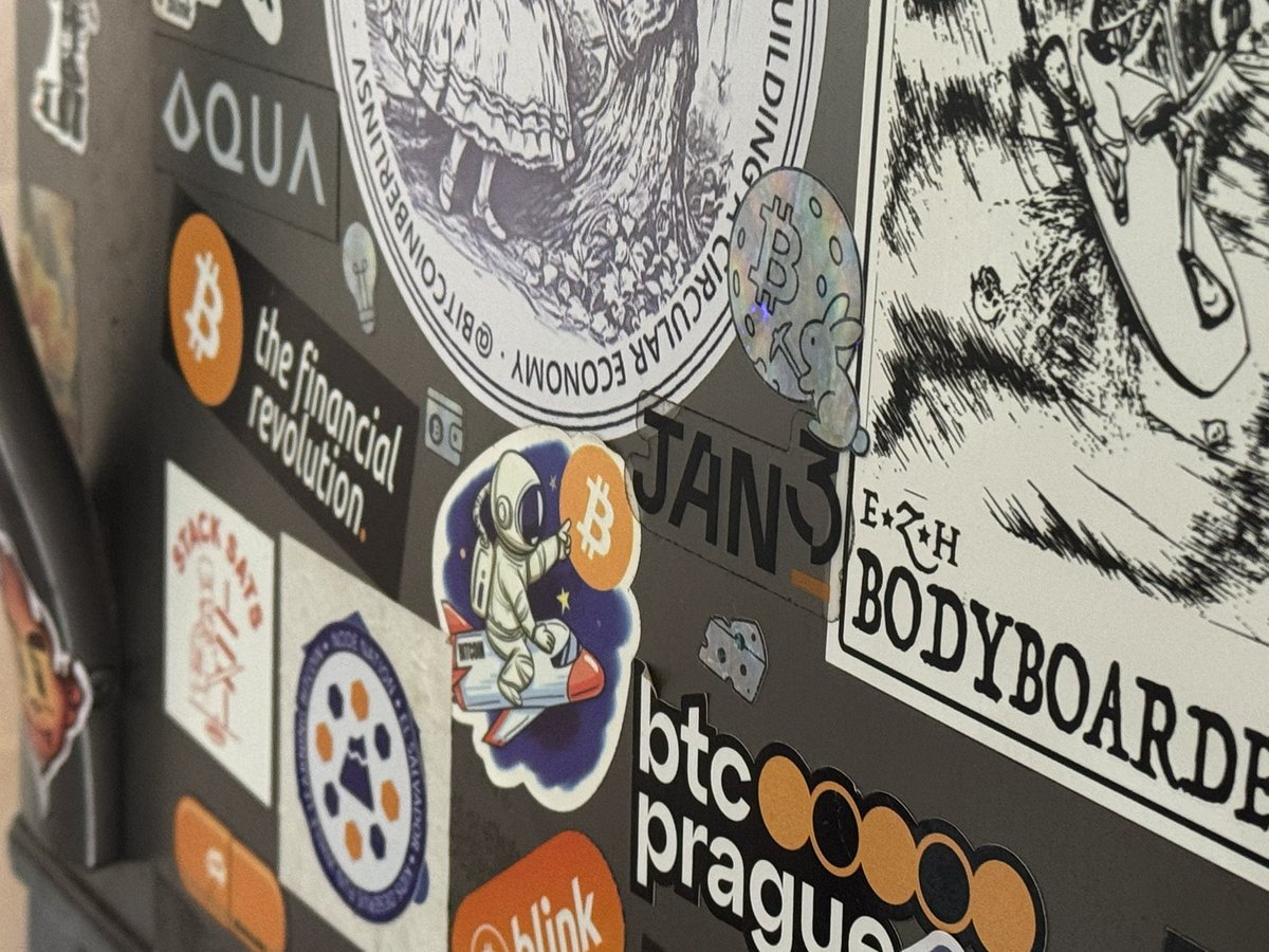 SaturdayBlock's tweet image. 엘살바도르 산속에 위치한
Bitcoin Berlin에 다녀왔습니다 ⛰️🇸🇻⚡️
@BitcoinBerlinSV 

이곳은 비트코인을 이론이 아니라,
실제 생활 속에서 먼저 경험할 수 있는
비트코인 스탠다드 동네입니다.

비트코인 순환경제 프로젝트를
성공적으로 일궈낸 덕에,
구멍가게에서도 자연스럽게 콘월렛으로 라이트닝