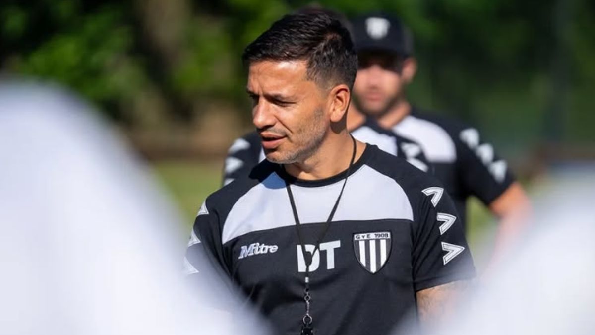 luca_rofrano's tweet image. DATOS DEL RIVAL

- Volvió a primera después de 41 años. 
- Su última participación en la máxima categoría había sido en el Campeonato Nacional de 1984.
- Su director técnico es Ariel Broggi.
- Comenzó el torneo apertura con victoria ante Central Córdoba, en Santiago del Estero.