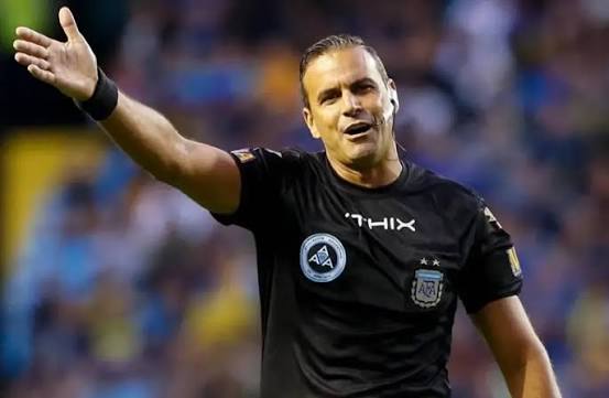 luca_rofrano's tweet image. ARBITRAJE

Árbitro: Ariel Penel. El Ciclón siendo dirigido por él: 5 V, 2 E y 6 D. 

Asistente 1: Julio Fernández  
Asistente 2: Diego Martin
4to Árbitro: Juan Nebietti

VAR: Juan Pablo Loustau
AVAR: Gonzalo Pereira