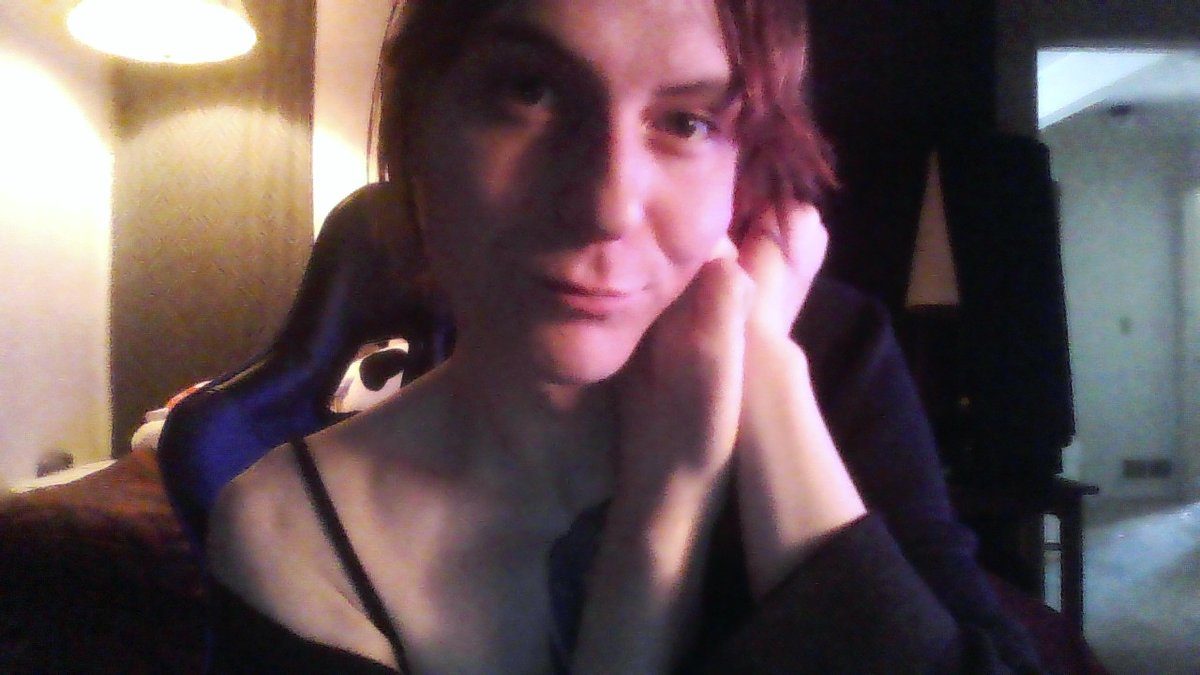 RHOSYNFORREST's tweet image. Thinking of you today, Angie, wholeheartedly. 💕🖤🌹💕

#AngelinaJolie