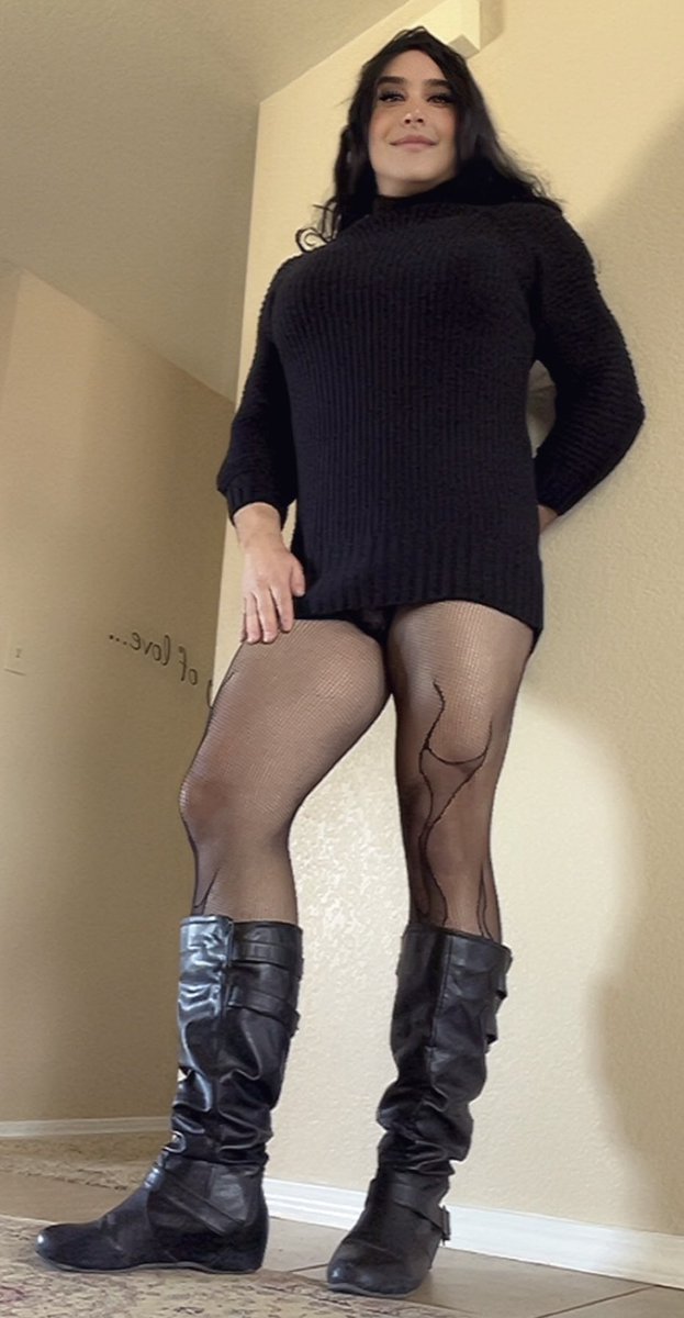 SissyColleen's tweet photo. Is my dress to short? 😘 https://t.co/fEkUe7fDy7