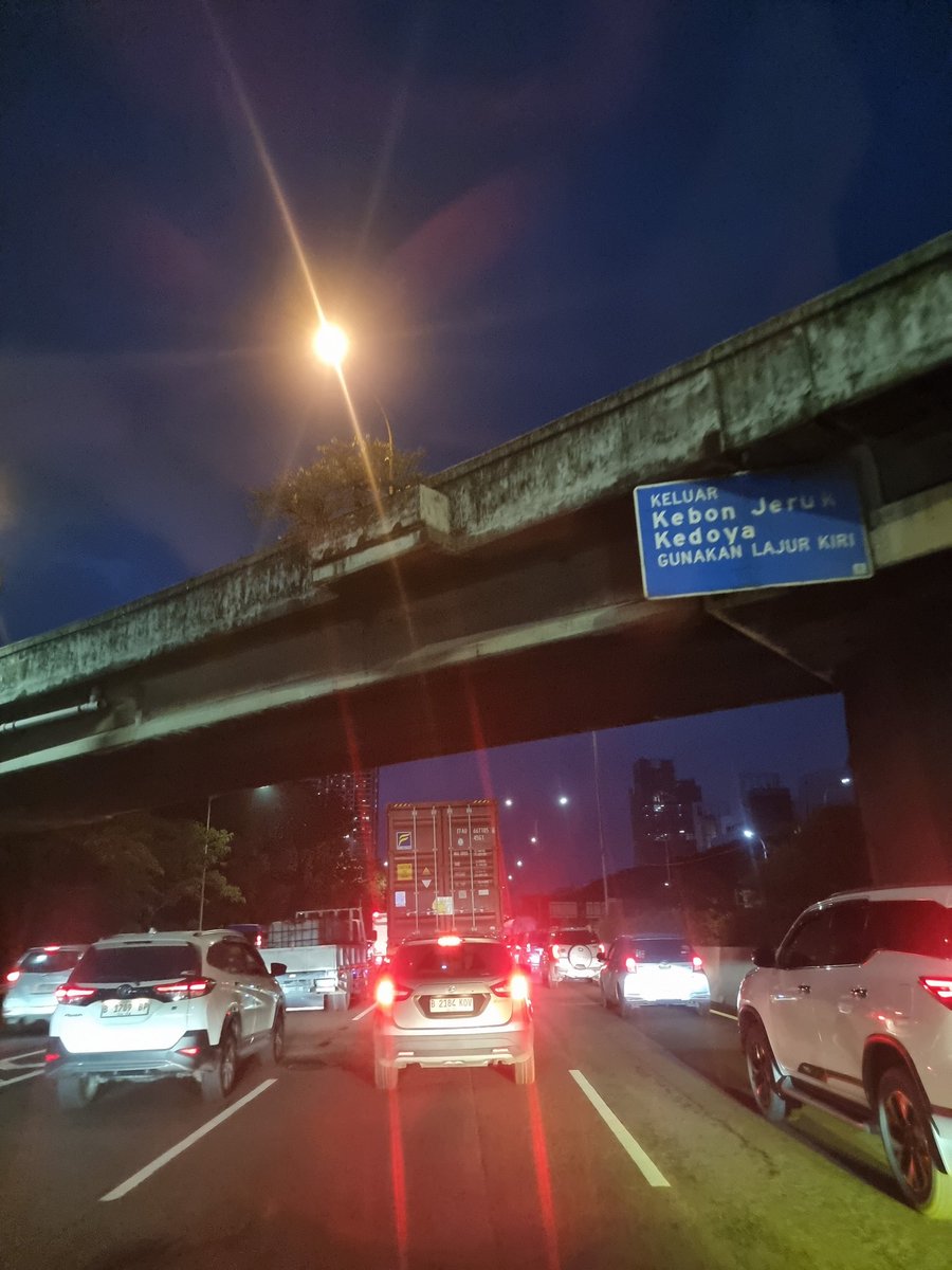 Pagi jam 5.30 wib Lalin macet tol Tangerang arah Tomang mulai km 7+200. Ada apa ya. <a href="/RadioElshinta/">Radio Elshinta</a> <a href="/TMCPoldaMetro/">TMC Polda Metro Jaya</a>