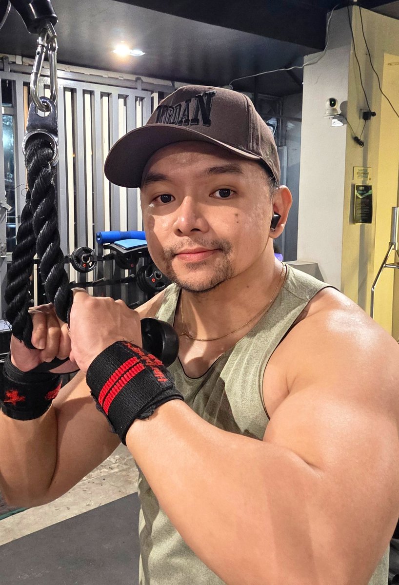 Poy 🐣 tweet media