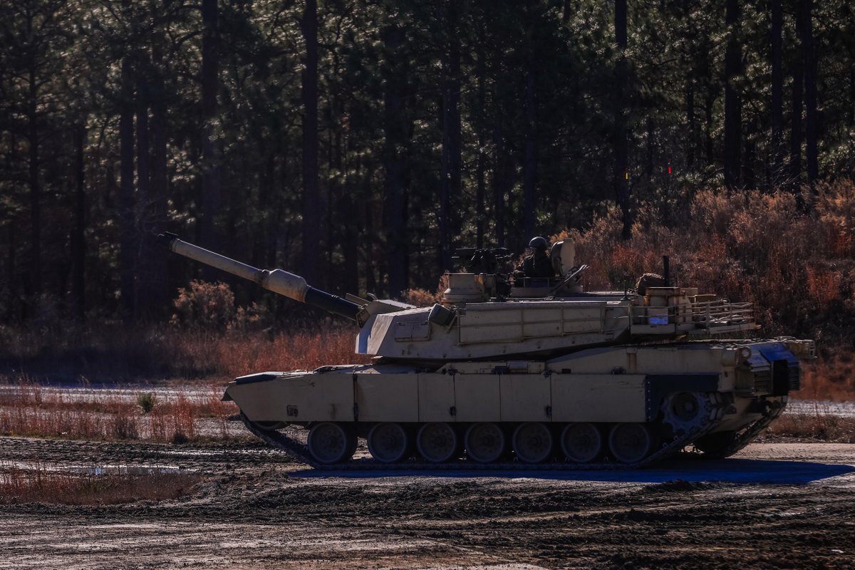 MCoEFortBenning's tweet image. Local Forecast at Ware Range: 100% chance of "Send It," followed by heavy thudding. ⚡️

#M1 Abrams live-fire is more than just making noise; it’s about timing, teamwork, and making sure the only thing more accurate than the optics is the crew’s communication.