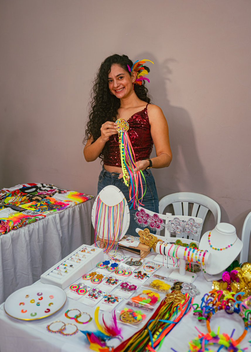 soledadalcaldia's tweet photo. 💙💚 Avanzamos en el fortalecimiento del emprendimiento local

Un total de 140 emprendedores se inscribieron para participar en ExpoCarnaval 2026, una estrategia que promueve el desarrollo económico y la visibilización del talento soledeño en el marco del Carnaval.

A través de alianzas con centros comerciales, se generan espacios comerciales que permiten a los emprendedores exhibir, comercializar y fortalecer sus productos, contribuyendo al crecimiento del emprendimiento local y a la dinamización de la economía del municipio.
#SoledadConecta