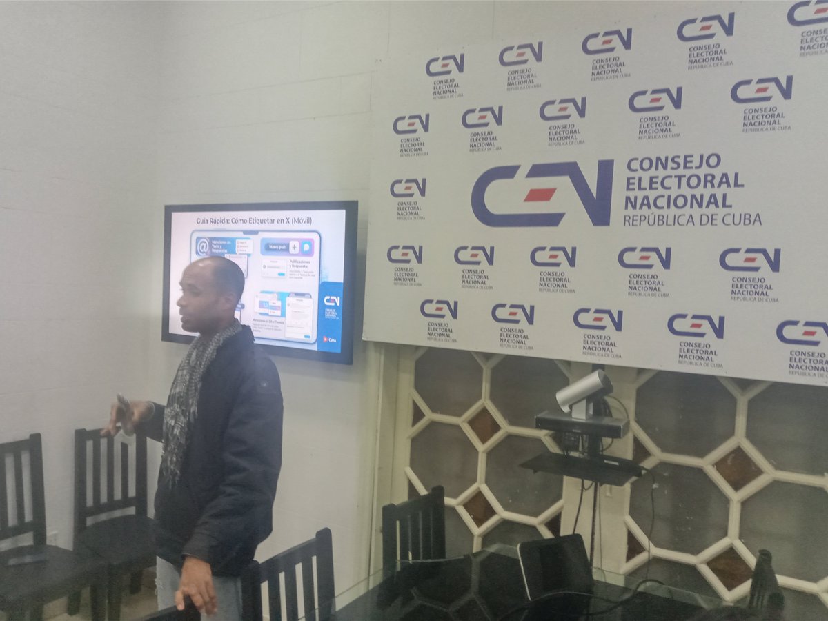 ramospor_cuba's tweet photo. Desde @Elecciones_Cuba usuarios con datos móviles del órgano, activistas todos en redes digitales reciben preparación sobre buenas prácticas para elevar la visibilidad de #CENCuba🇨🇺 en su Séptimo Aniversario. 
#JuntosPorLaDemocracia https://t.co/bly4DWvcga