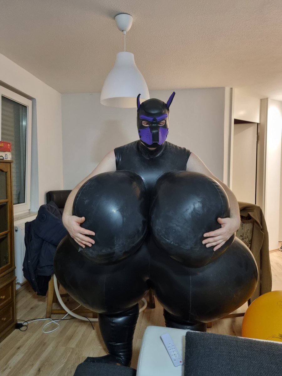 Hiho guys we i say in the Last post come now more nsfw stuff 
So say hello to my big booby squeaky suit x3 it is my special suit and i know for people maybe to special but the Feeling in is fantastic ^w^