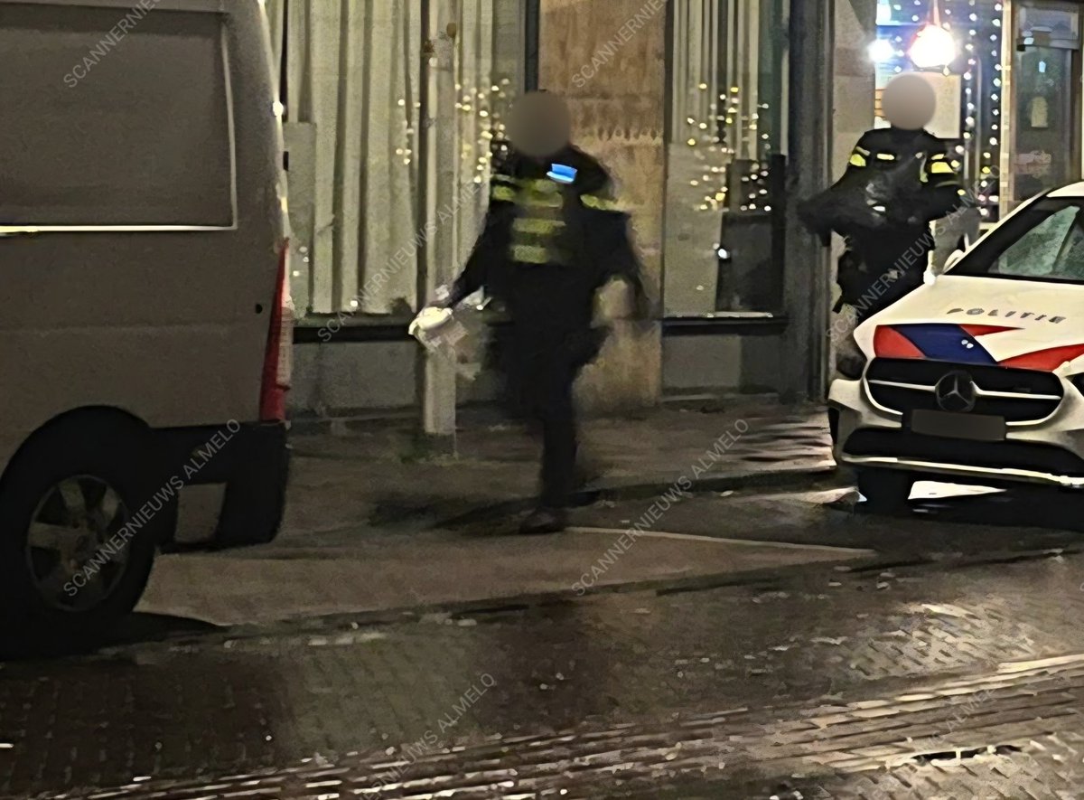 Meerdere personen meegenomen door politie in Almelo