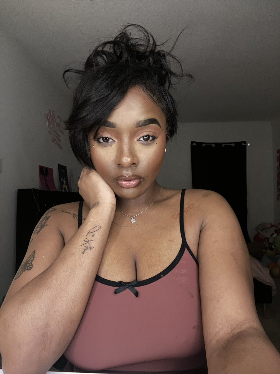 karaboonotda2's tweet photo. I love being chocolate and sexii as fuckkkk https://t.co/GrQoERnNHQ