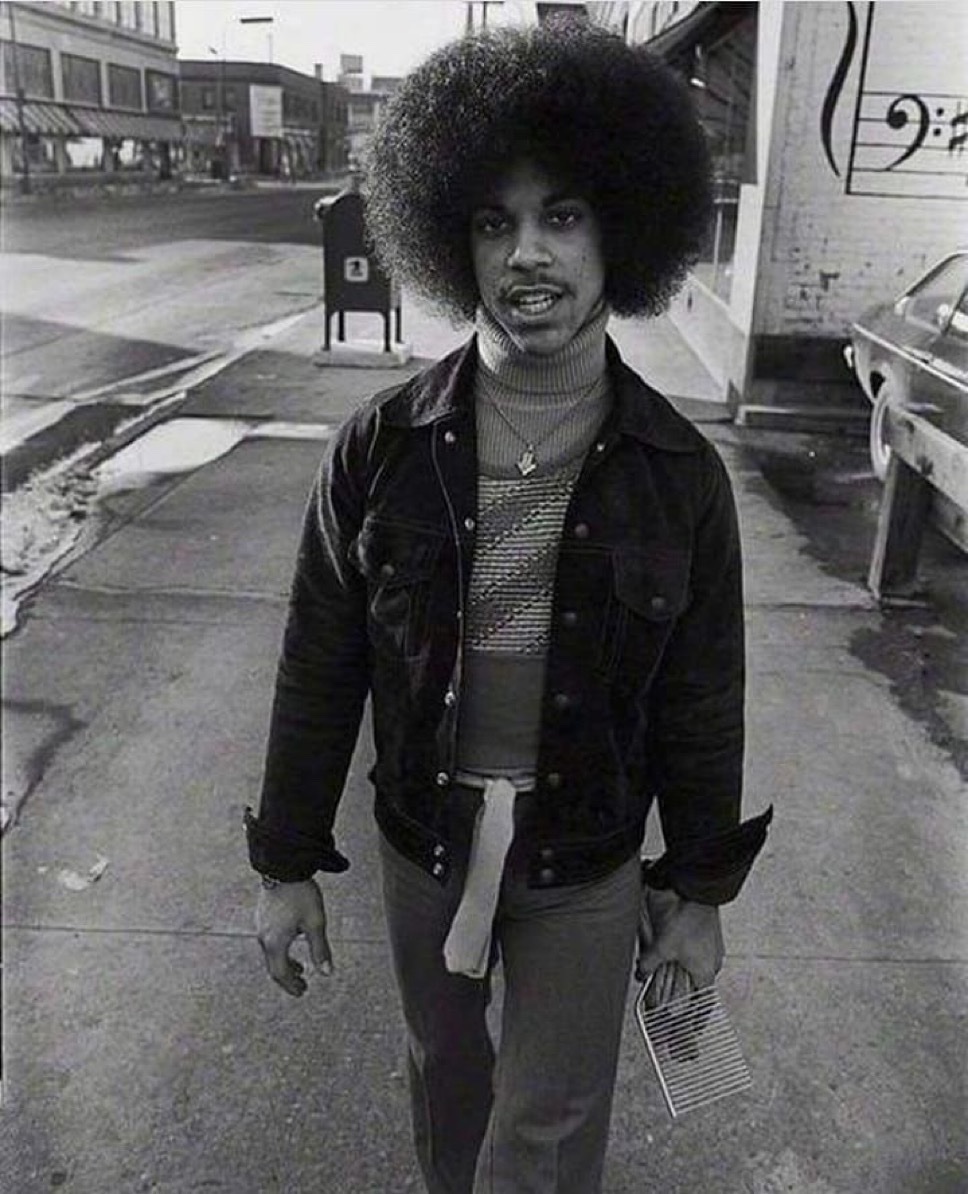historyrock_'s tweet image. 17 year old Prince at the beginning of his career in 1975. The rest is history.