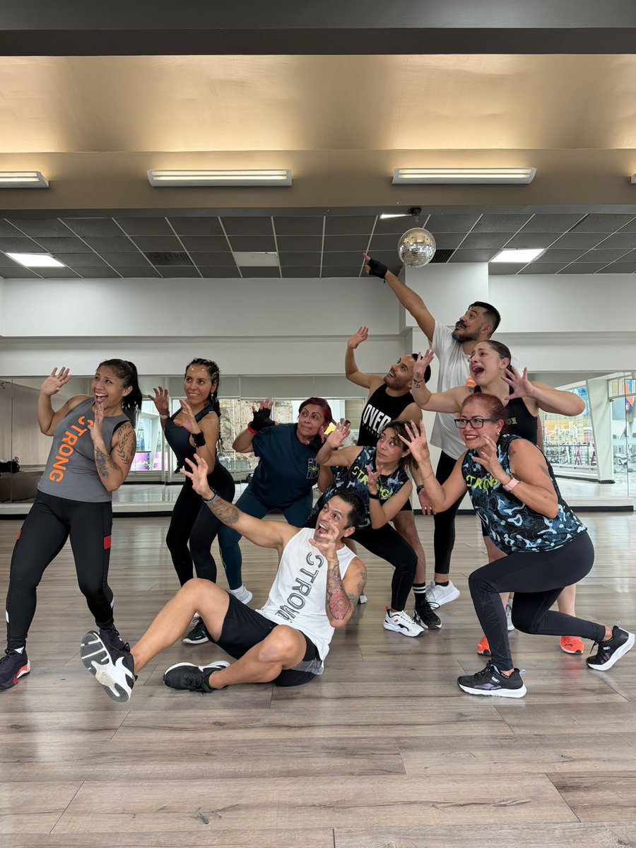 juangonher_mx's tweet photo. 🔥 Así se vivió el primer SYNC Lab del año 🔥

Hoy arrancamos con el pre lanzamiento Q3 | Clase 30
y la energía se sintió desde el primer beat ⚡

#juangonher #fitcore #StrongNation
#ProfesionalizaciónFitness #StrongNationSweatProof https://t.co/xF4nY3fgNU