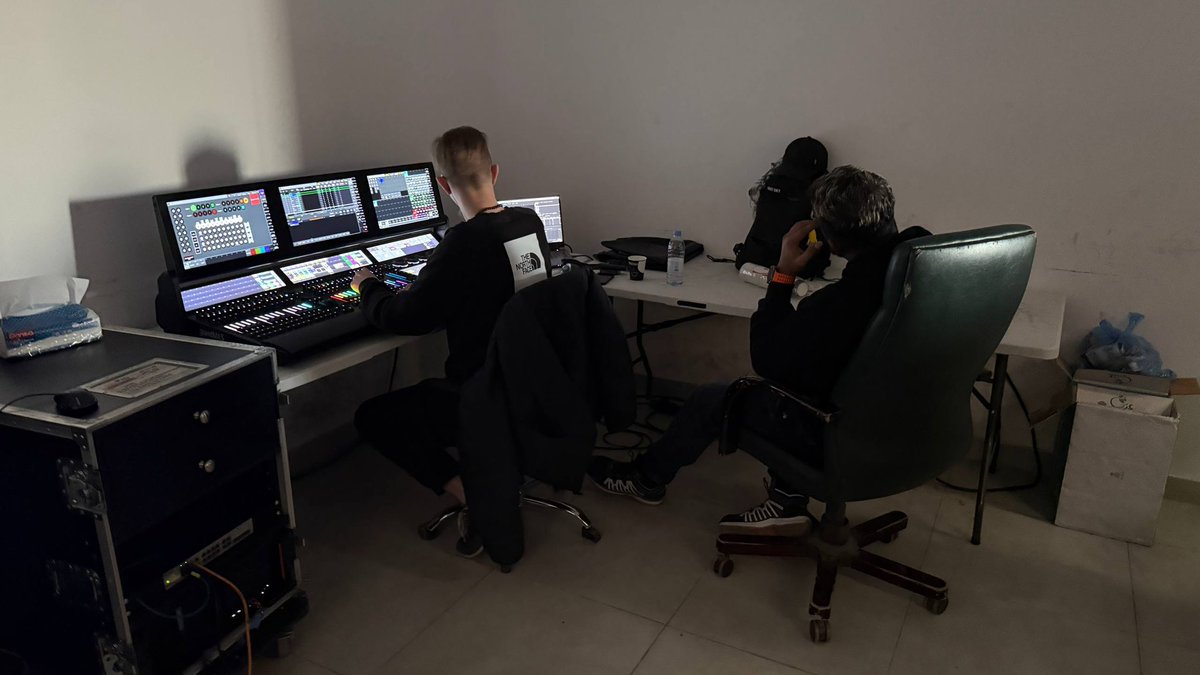 nvapog's tweet photo. Previz room. My workspace for 5 days. https://t.co/sLRdjOr4LZ