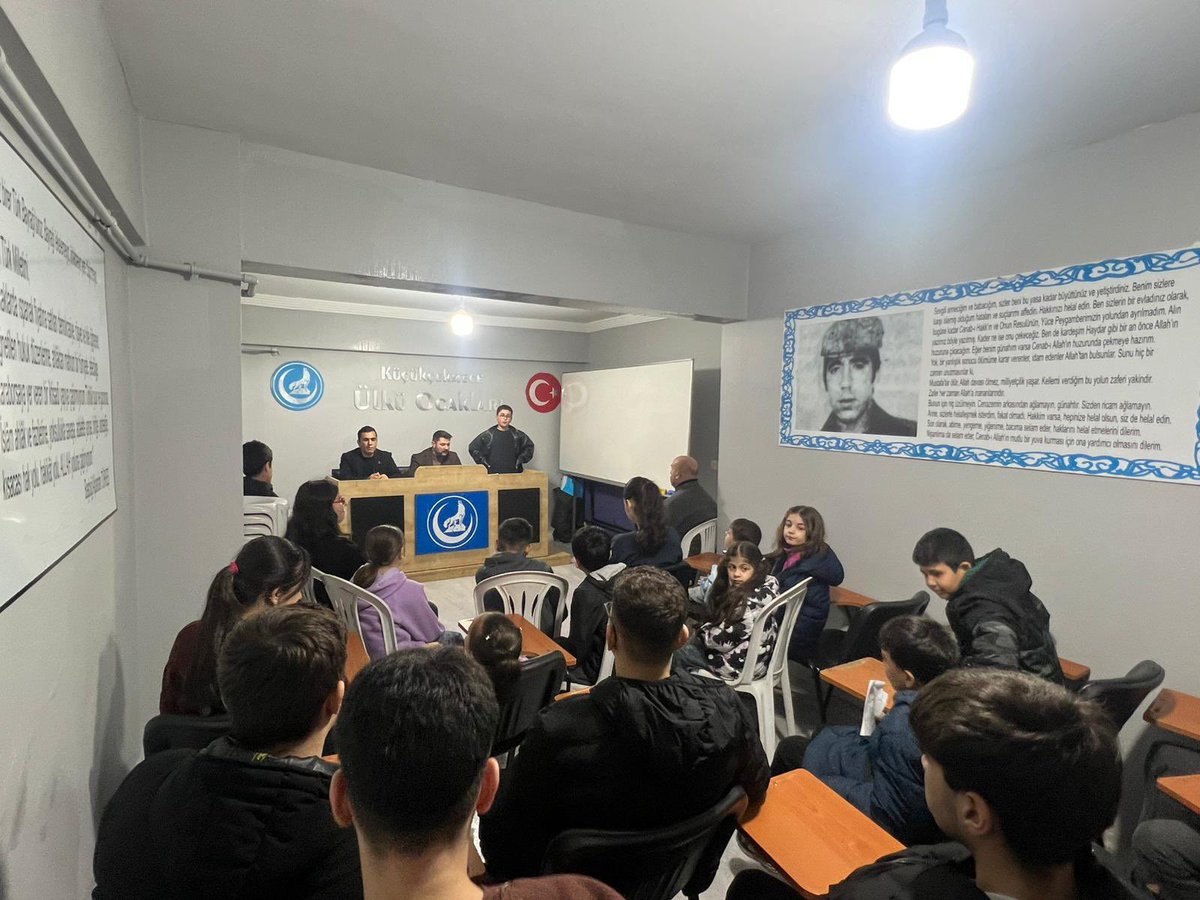 Küçükçekmece Ülkü Ocakları olarak, Yusuf Akçura Ortaöğretim yarıyıl gelişim Seminer Programı kapsamında''Etkili Ders Çalışma ve Öğrenme Teknikleri'' konulu seminer gerçekleştirildi.

Var Olsun Ülkü Ocakları 🇹🇷
<a href="/ayyildirim1/">Ahmet Yiğit Yıldırım</a>