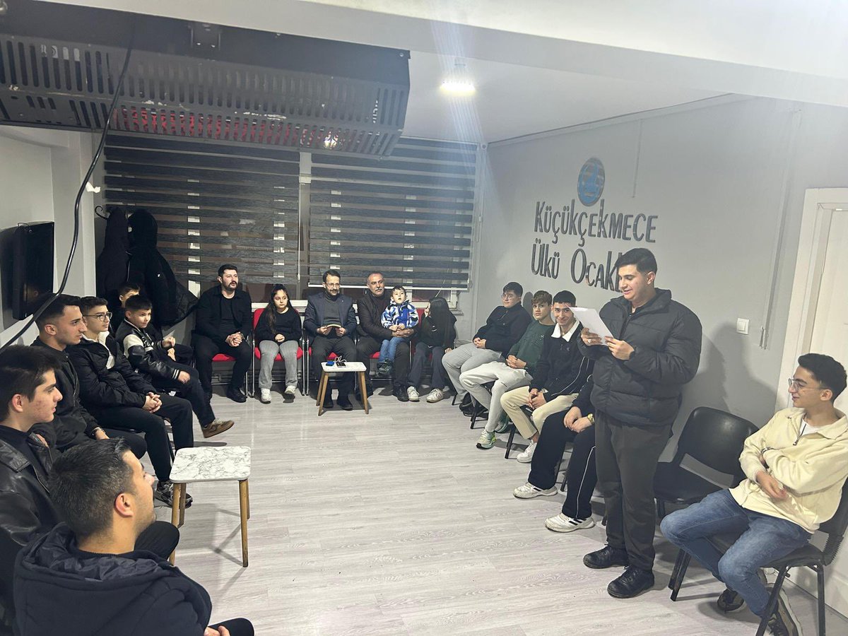 Küçükçekmece Ülkü ocakları olarak, Yusuf Akçura Ortaöğretim yarıyıl gelişim Programı Yarışmalar faaliyeti kapsamında, ''Güzel Şiir Okuma'' yarışması gerçekleştirdik.

Yarışmada 1. olan kardeşimize Kutagdu Bilig dergisi hediye ettik.

Var Olsun Ülkü Ocakları🇹🇷
<a href="/ayyildirim1/">Ahmet Yiğit Yıldırım</a>