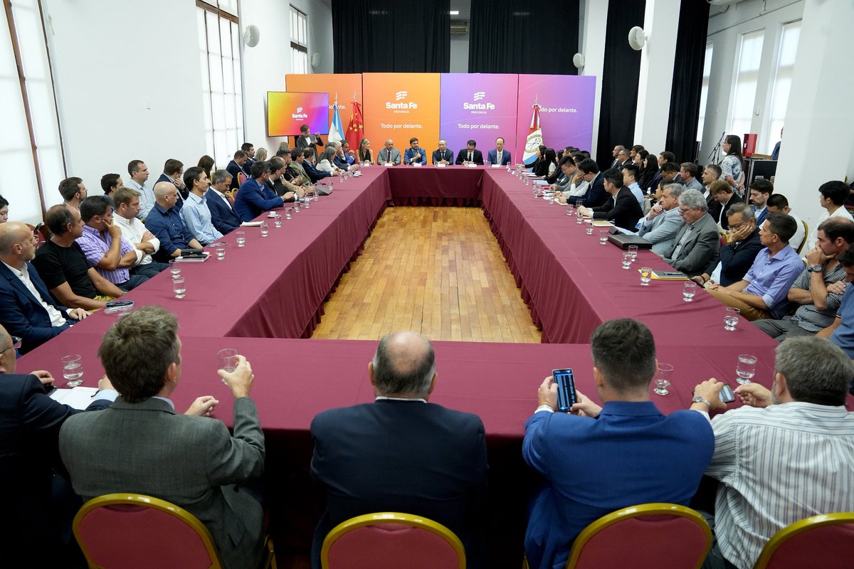 A fines del 2025, en el puerto de #Timbúes, Santa Fe dio un paso importante: el primer embarque de trigo a China. Ese hecho fue parte de un trabajo que venimos sosteniendo para mostrar todo el potencial que tiene nuestra provincia.

Hoy, con la visita del embajador de la