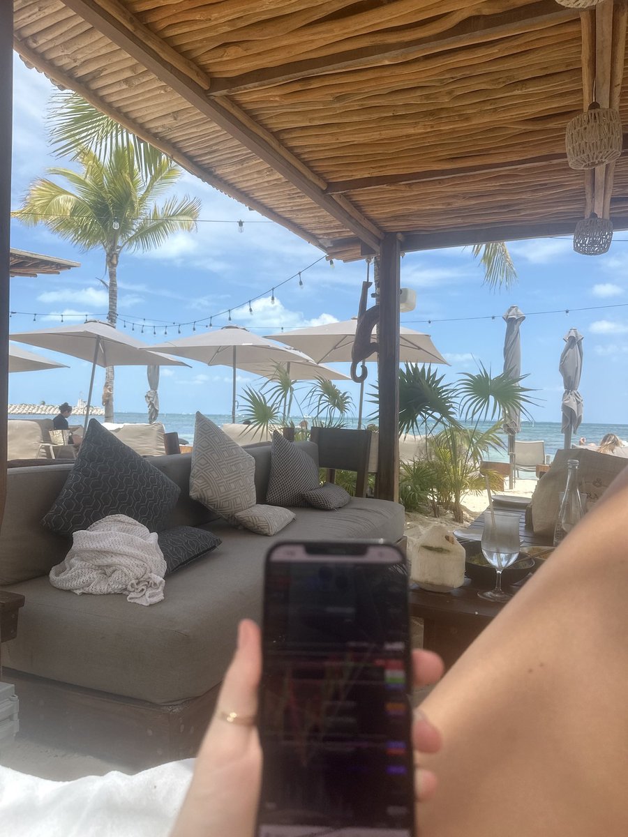 emlymadison's tweet photo. I trade everywhere I go ❤️ https://t.co/XK5iSfsnYO