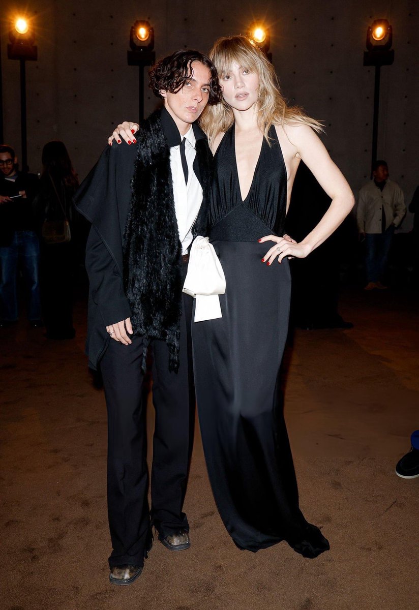 📸 | Suki Waterhouse with Sofia Malamute at the Saint Laurent Menswear F/W 2026-2027 show as part of Paris Fashion Week!