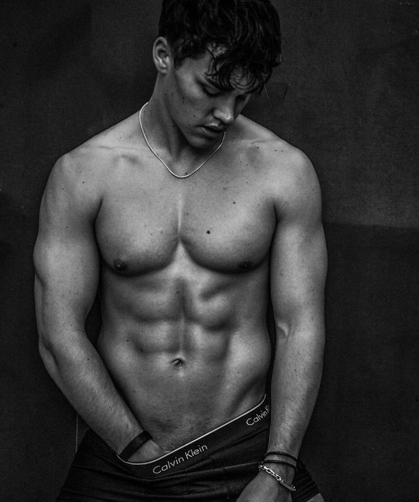 themenHQ's tweet photo. smash or pass? https://t.co/b0ZRZ4OGPX