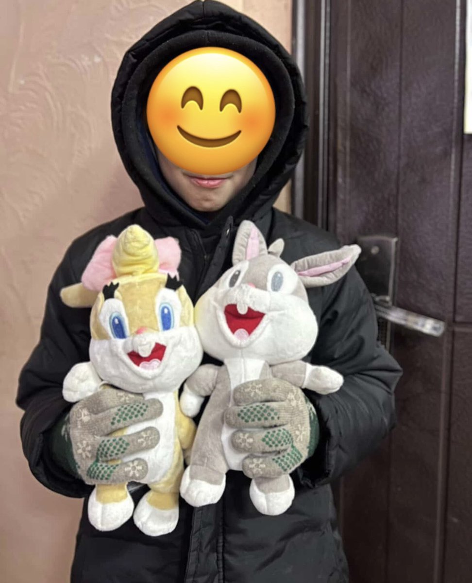 Volunteers shared with me a photo of another child who received his toys!😍
Every time, it touches my heart to see that everything we purchased has found its little owner and brought a smile to their face during these hard times💙💛