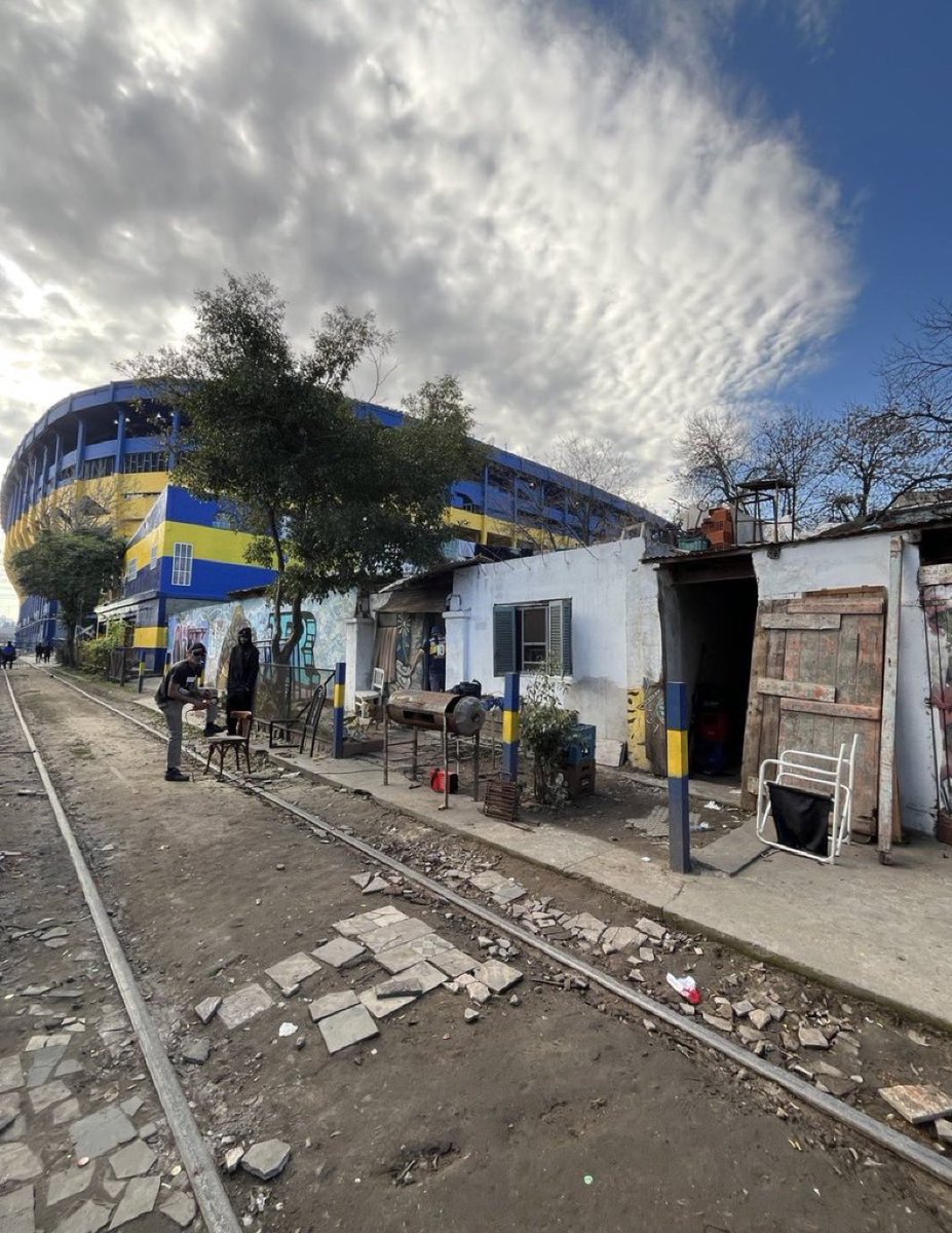 JAJAJAJAJAJAJAJA Y HAY GENTE QUE SE ATREVE A COMPARAR ESTA MIERDA CON EL MONUMENTAL.