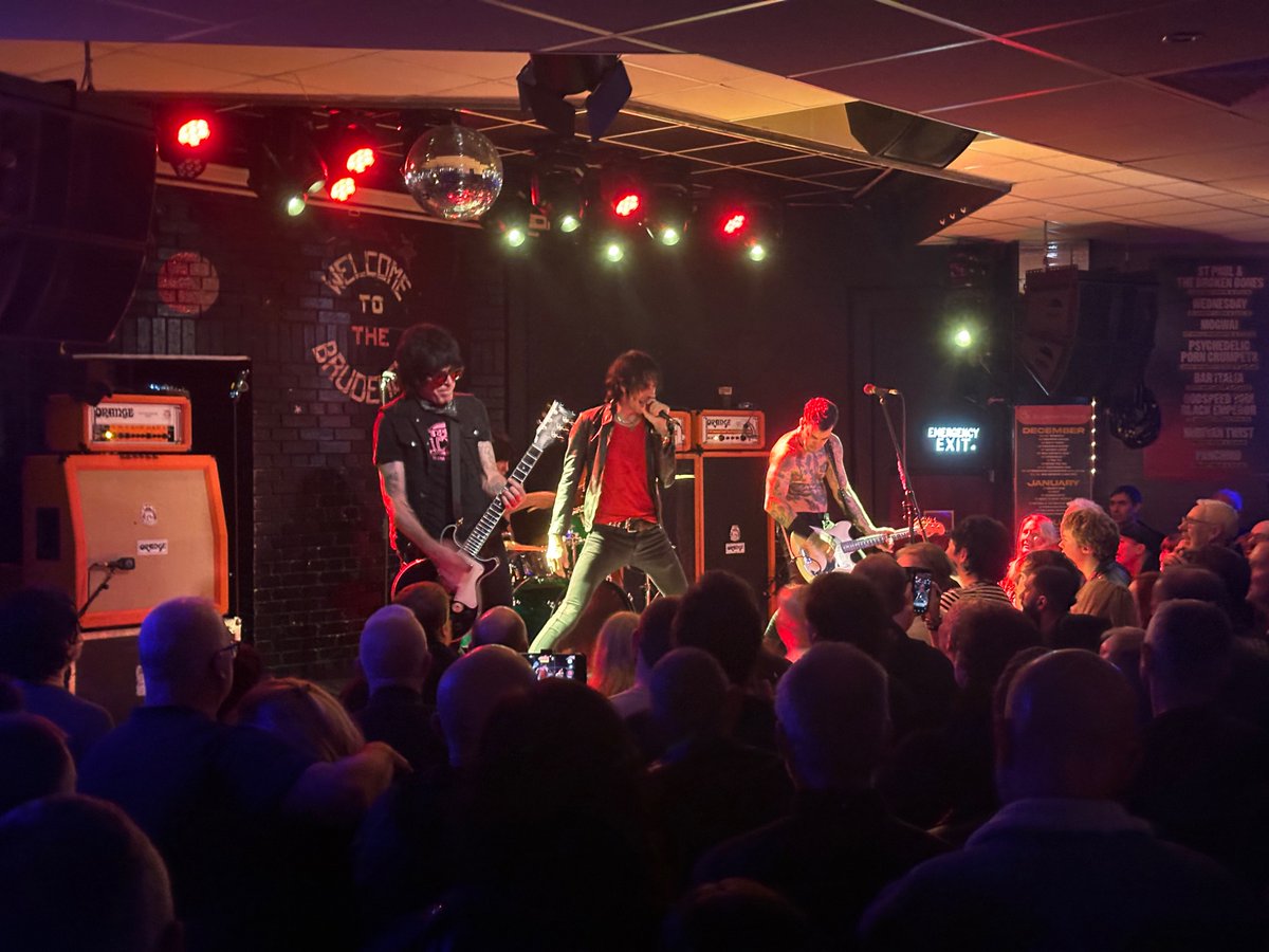 Gig Pics tweet media