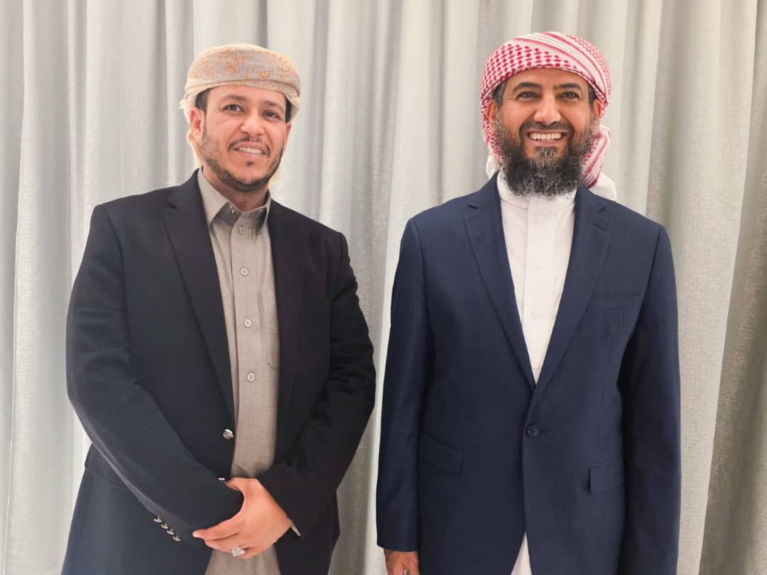 slmlmwdy4's tweet photo. عُقد لقاء في العاصمة السعودية #الرياض جمع عضوي مجلس القيادة الرئاسي، عبدالرحمن المحرّمي والدكتور #عبدالله_العليمي، حيث جرى بحث عدد من القضايا السياسية والوطنية، وسبل تعزيز التنسيق المشترك في إطار عمل المجلس https://t.co/MLjAVSln3e