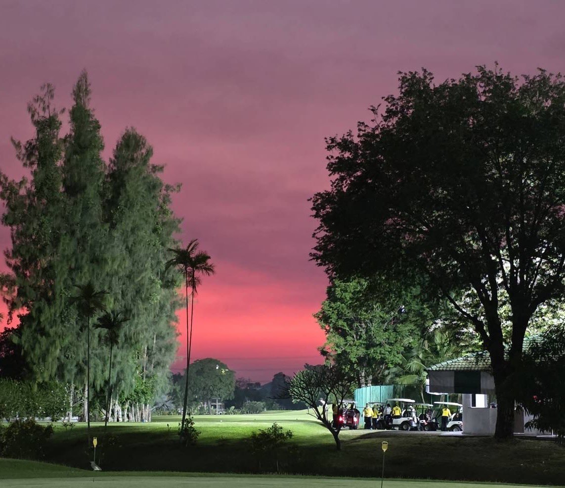 RSUVista's tweet photo. 🌙⛳️ RSU Vista Night Golf : 
Tue 27 Jan 2026
Beautifully lit course, friendly service 💚
Enjoy Day &amp; Night Golf in Thailand
🍽️ RSU Vista Restaurant available
Book now ☎️ +66 2 997 8501-6
🆔 @rsuvistagolf

#RSUVista #NightGolf #GolfThailand #Thailand #GolfLife #GolfCourse ⛳️✨ https://t.co/nPW41vGYKy