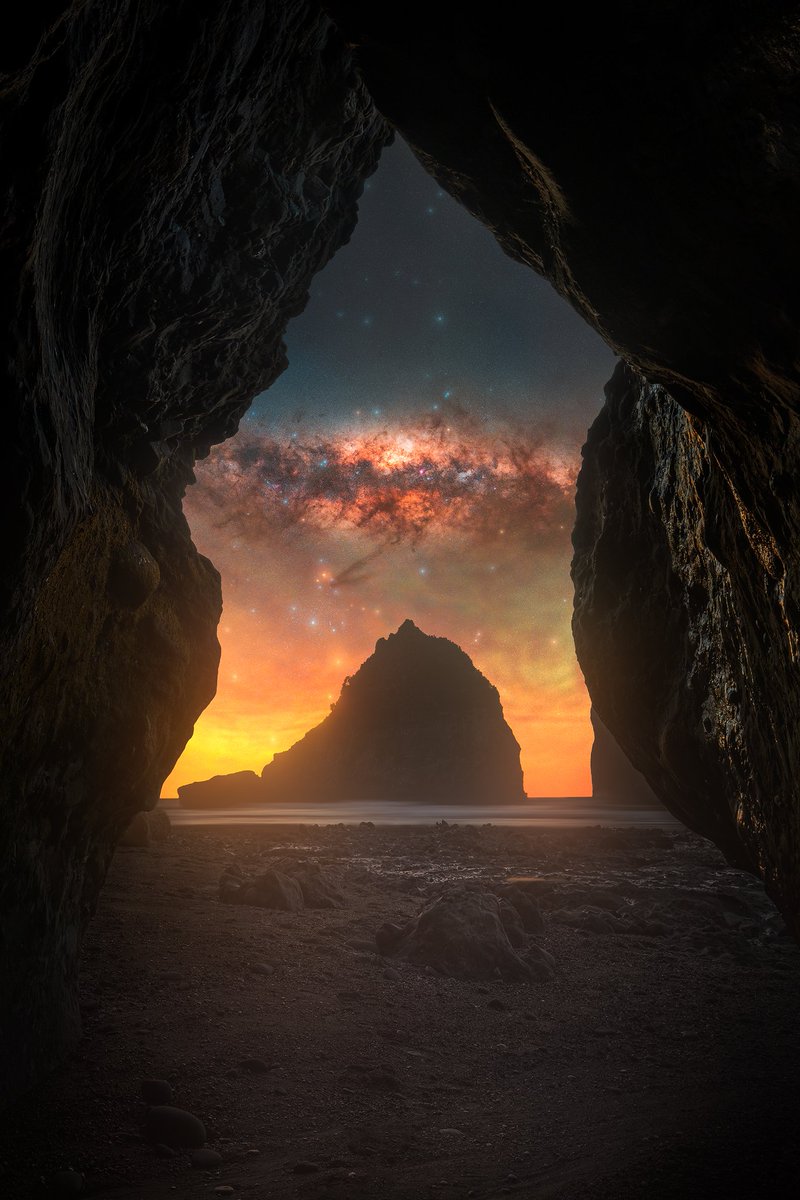 paulwilsonimage's tweet image. Looking upwards and outwards with night photography ✨