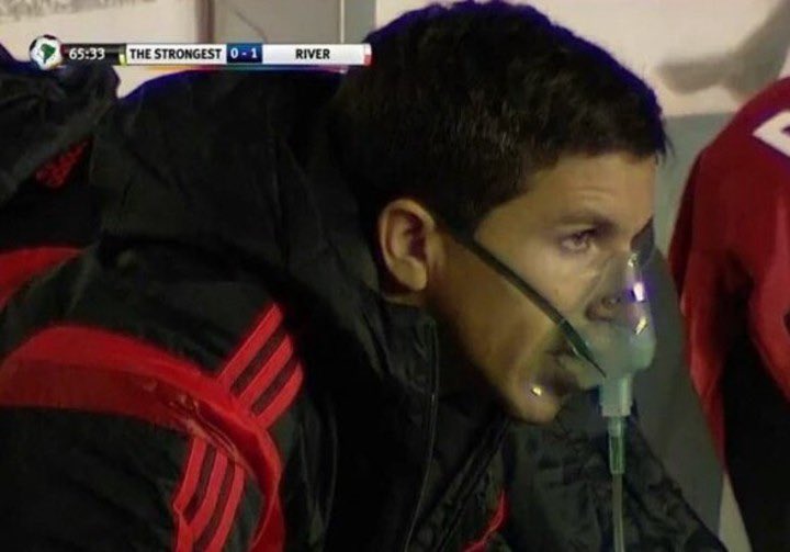 SpiderCarp23's tweet image. Los hinchas de River después de subir hasta la quinta bandeja del Monumental