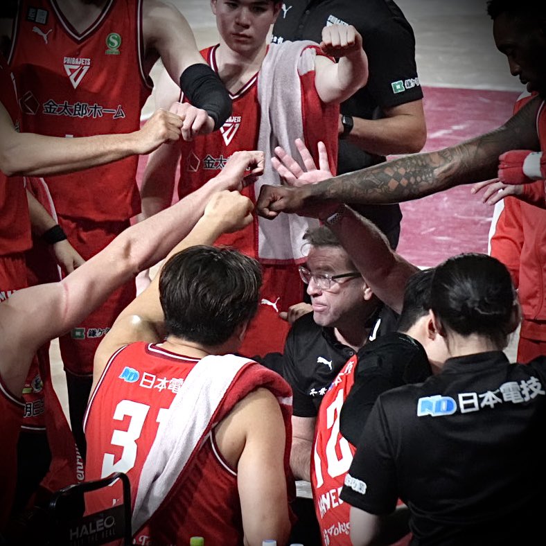 miichan_to_zou's tweet photo. GAME DAY!!
琉球戦のあと、そっと座席に念を置いてきました
どうか笑顔でゲーム終了をむかえられますように
どんな時も 何度でも
ジェッツ一丸で戦う🔥🔥🔥🔥
#JETSSPEED
#JETSPRIDE
#wearefamily https://t.co/CLKiSVvGM8