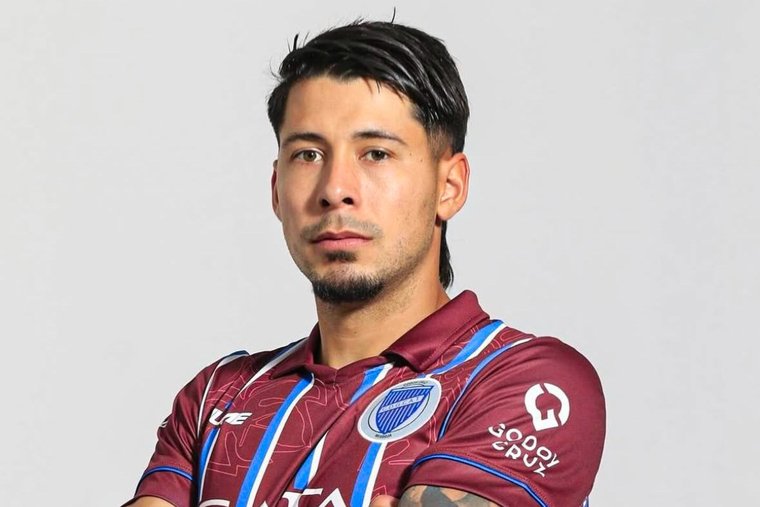 #Peñarol volverá a ofertar por Nicolás Fernández en las próximas horas. Desde #Peñarol son optimistas en que los agentes del futbolista logren destrabar la salida de Godoy Cruz. Sólo le resta un año de contrato, y el club mendocino quiere si o si una venta.