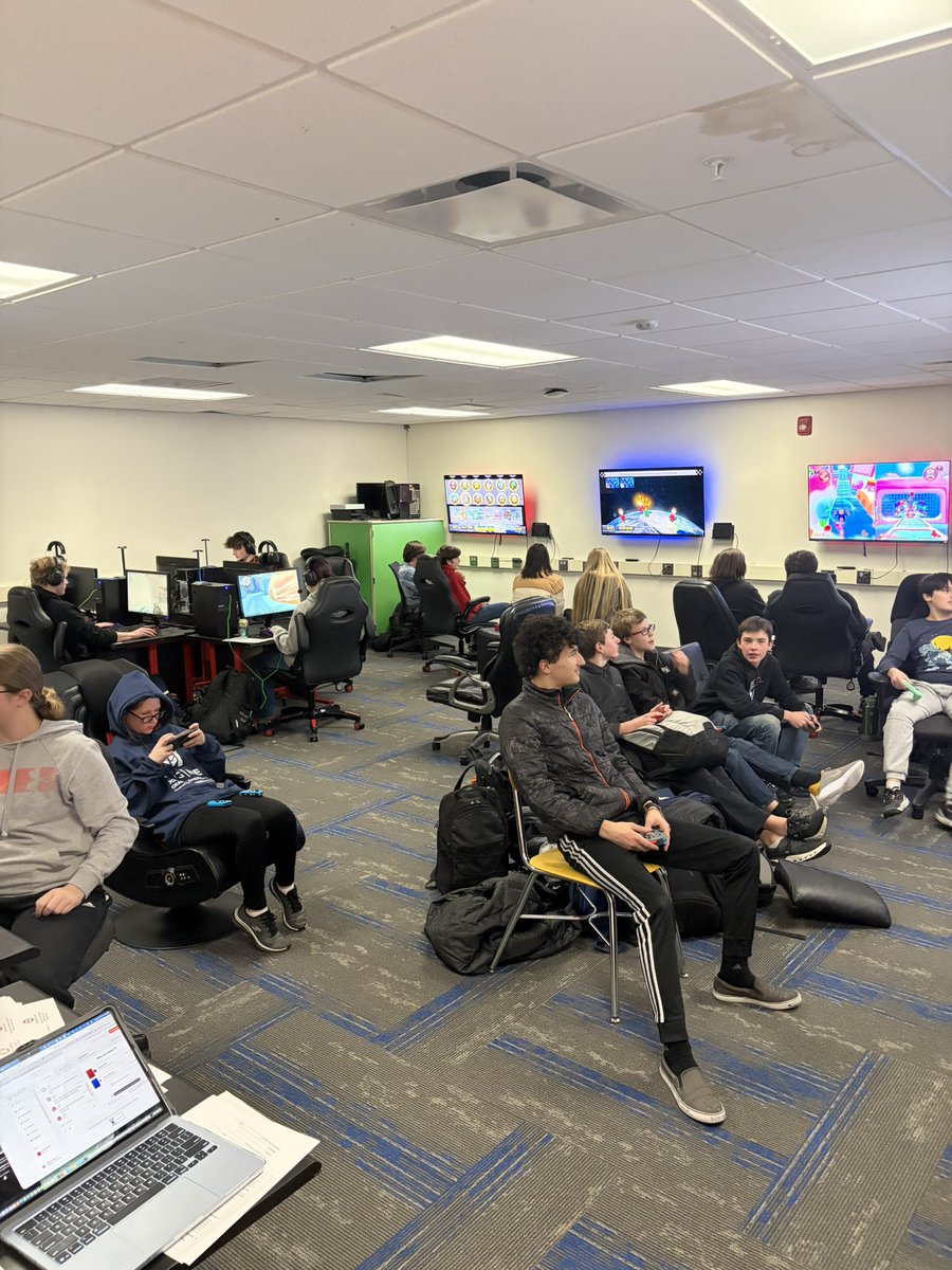 It’s Preseason Week for #TrojanEsports this week.  Standing room only!   Spring season begins next week.  Valorant , MarioKart, FortNite,Hearthstone, and League of Legions.