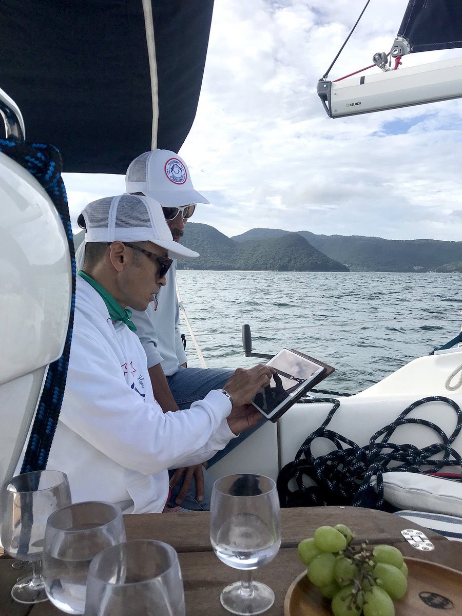 POPEYE_Magazine's tweet photo. 町歩き、町観察に精を出す美術作家の岡美里さんによる、「JAZZと銭湯」をテーマにしたミニコラム連載。第3回は、無人島に基地をつくる友人に付き添ったときのお話。船を泊めるために降り立った香川県の仁尾という土地で、思いがけず巡り合った銭湯と音とは……？
https://t.co/UGe87AMjiR https://t.co/J8Ntu282fV