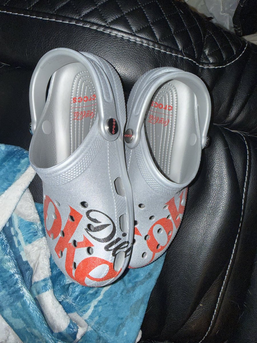 KathleenGLiptak's tweet photo. @CocaCola did a collab with @Crocs . I couldn’t say no when I saw the @DietCoke Crocs. I’m absolutely obsessed ❤️ #Dietcoke #cocacola #crocs https://t.co/6YCaCN2sSc