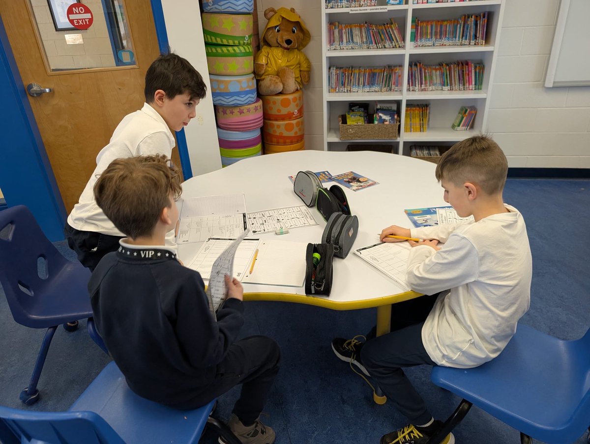 SPOTLIGHT: Les élèves de 3e année deviennent des créateurs olympiques! 🤩 

Après avoir découvert les sports des Jeux olympiques d’hiver, ils ont relevé un défi de taille: inventer un tout nouveau sport ❄️🏅

Créativité, imagination et esprit d’équipe sont au rendez-vous!