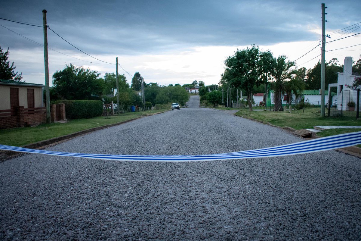 La <a href="/FloridaIDF/">Intendencia de Florida</a> inauguró en Cerro Colorado la última etapa del Proyecto FDI de consolidación urbana. 27.800 m²  de pavimentación en <a href="/MevirOficial/">MEVIR</a>, mejorando la calidad de vida de los vecinos.
Participaron el intendente <a href="/PajaroEnciso/">Carlos Enciso Christiansen</a>, equipo gobierno y vecinos.